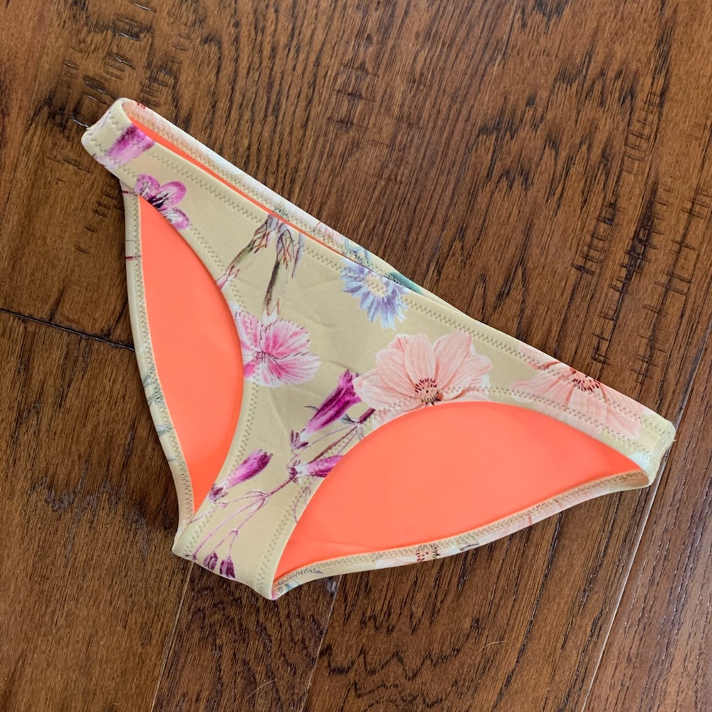 Triangle bathing suit - Picture 3 of 8